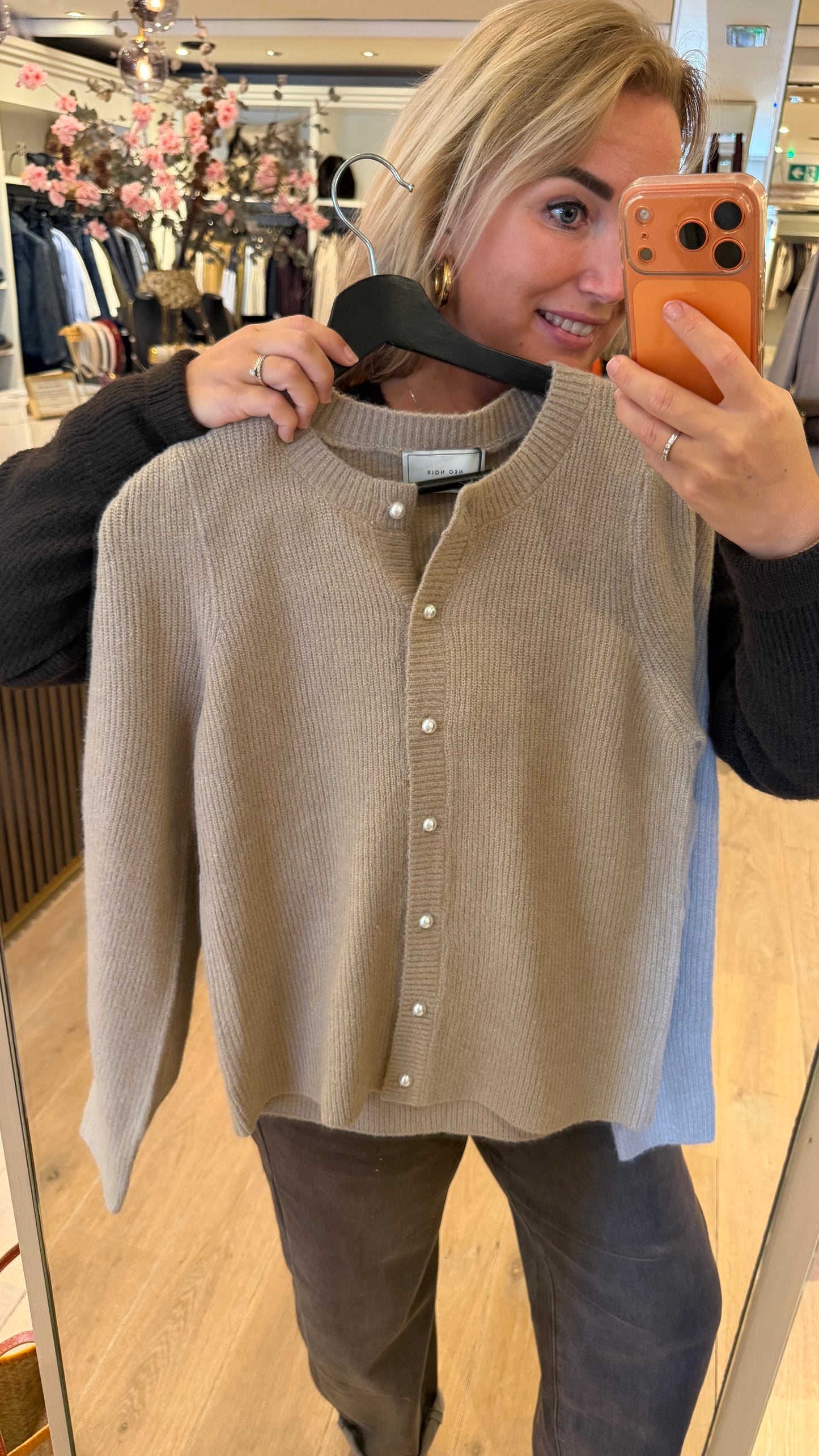 Neo noir nuna knit