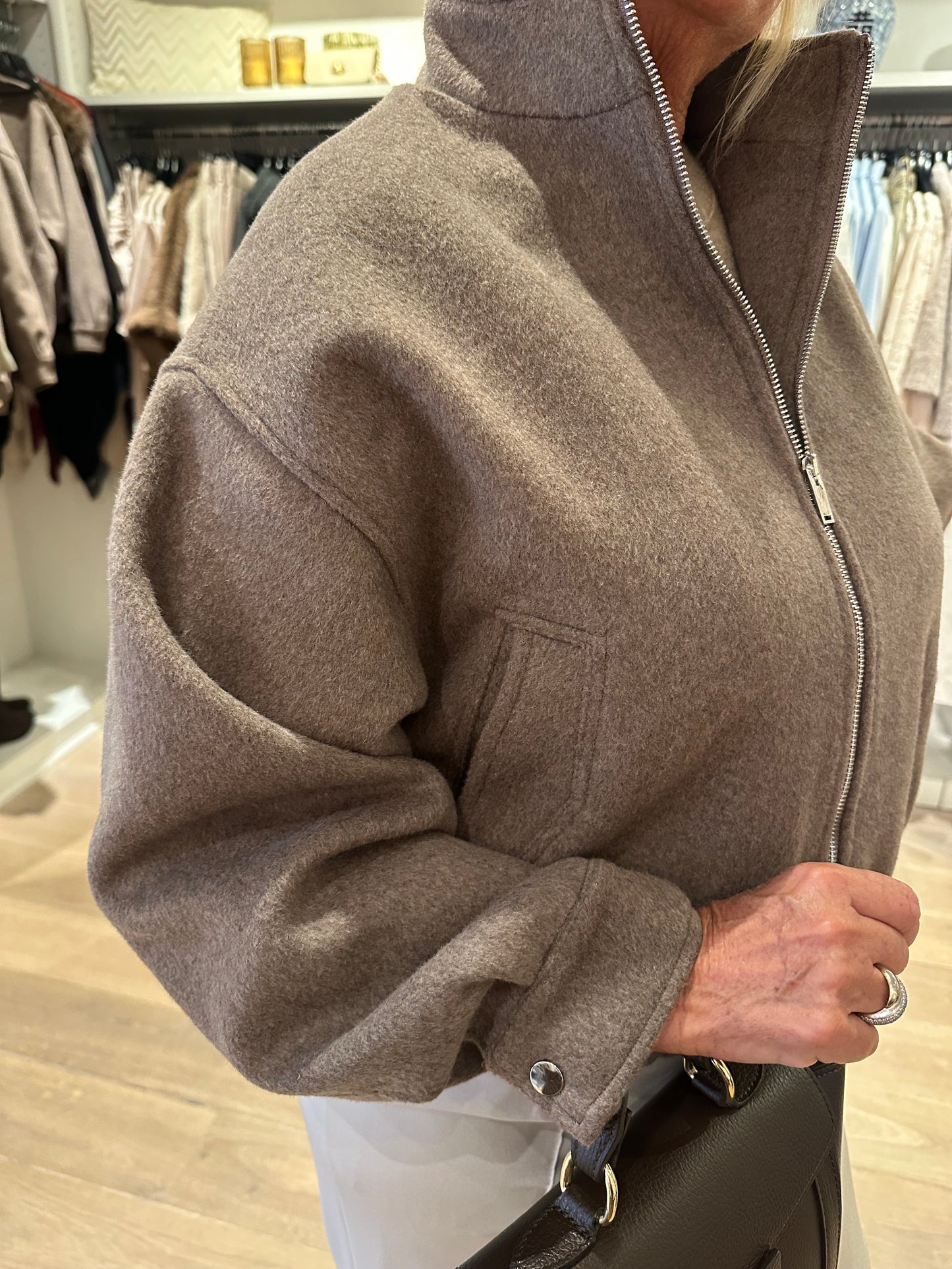 Neo noir bomber jas Florine