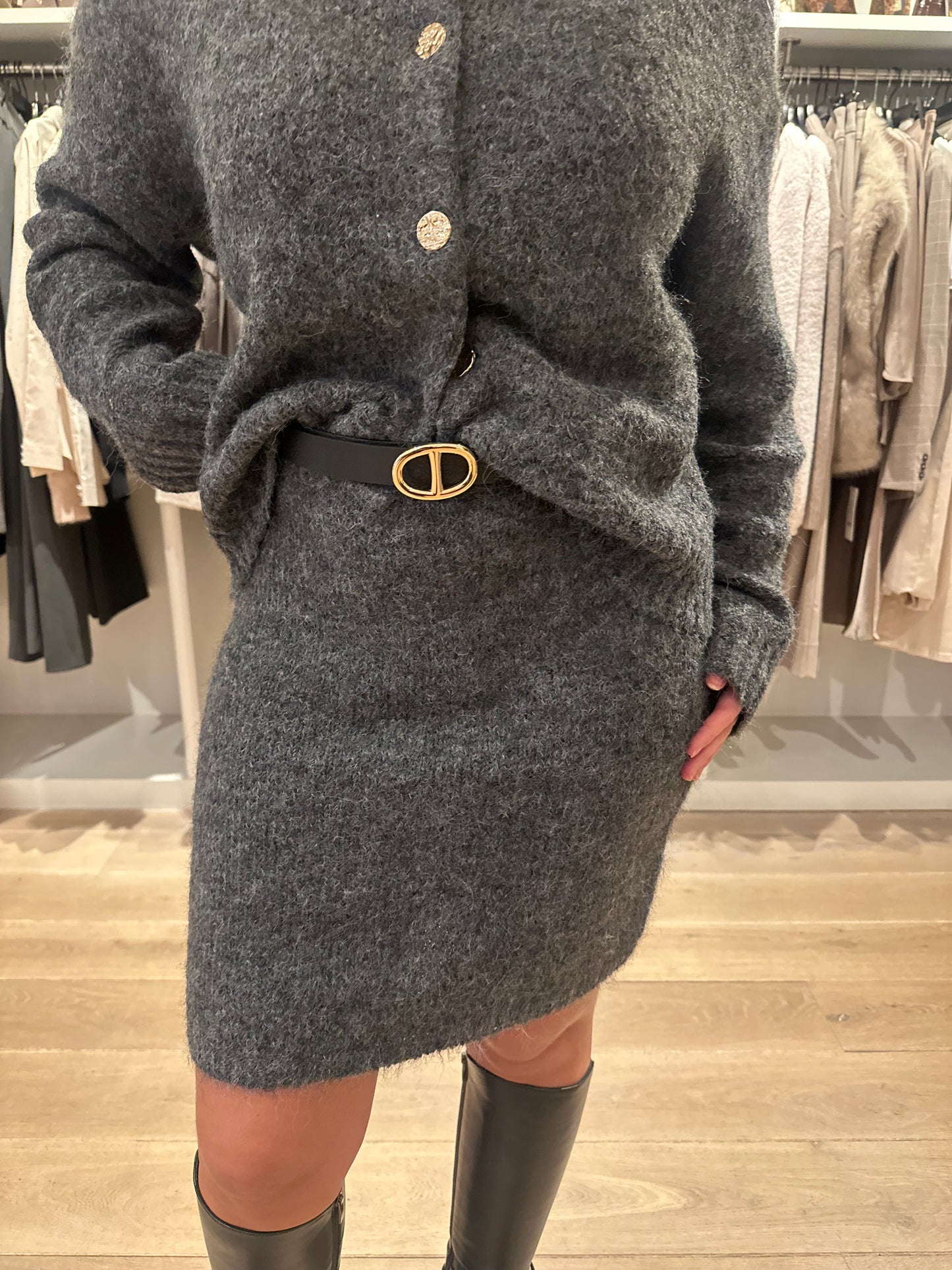 Neo noir rok naria fluffy