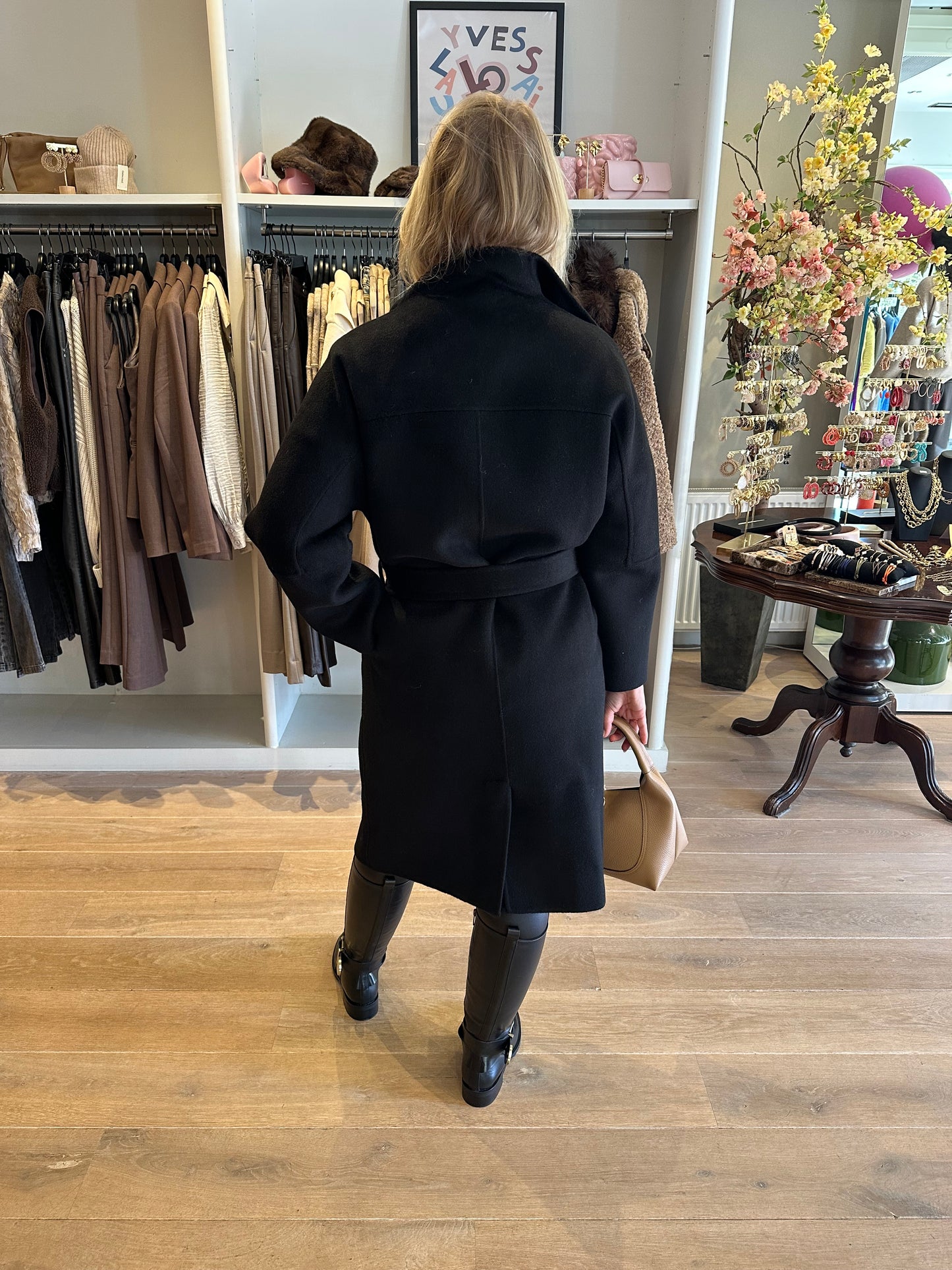 MÈRE BY BOUTIQUE 33