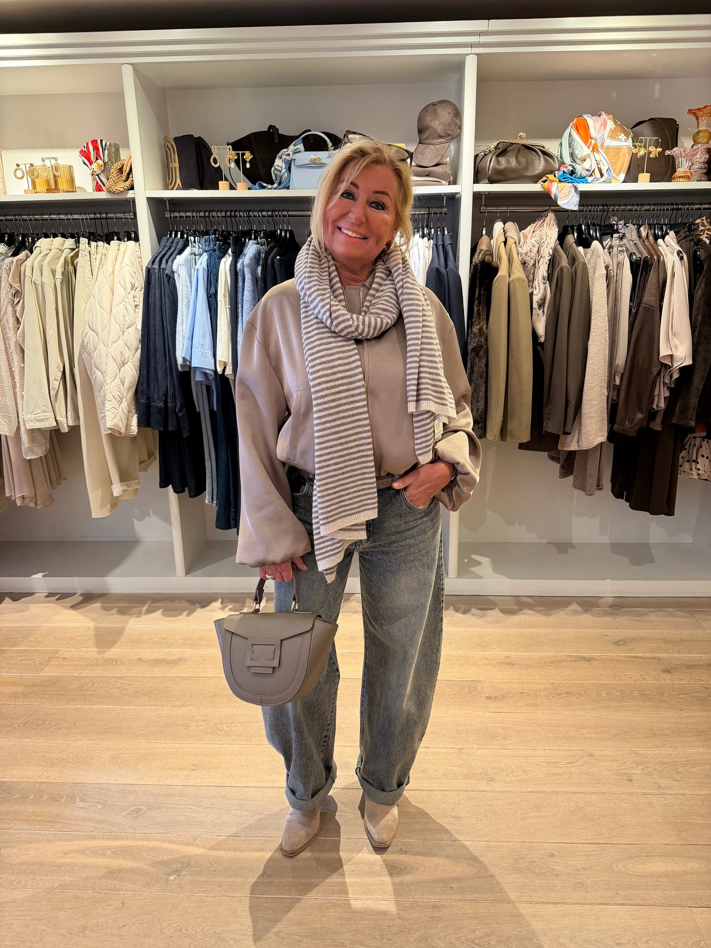 Neo noir bomber satin