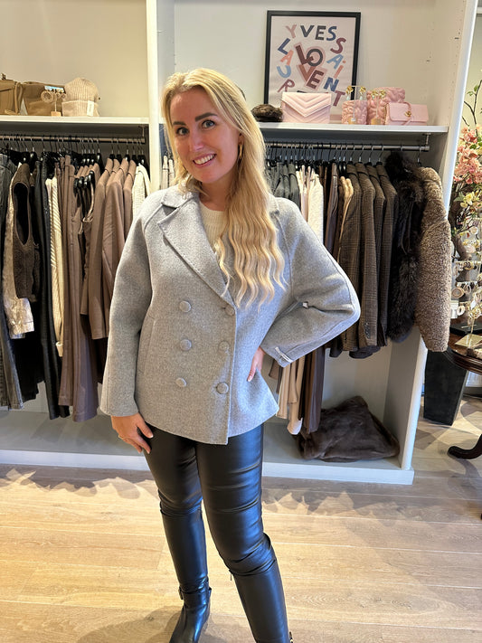 MÈRE BY BOUTIQUE 33