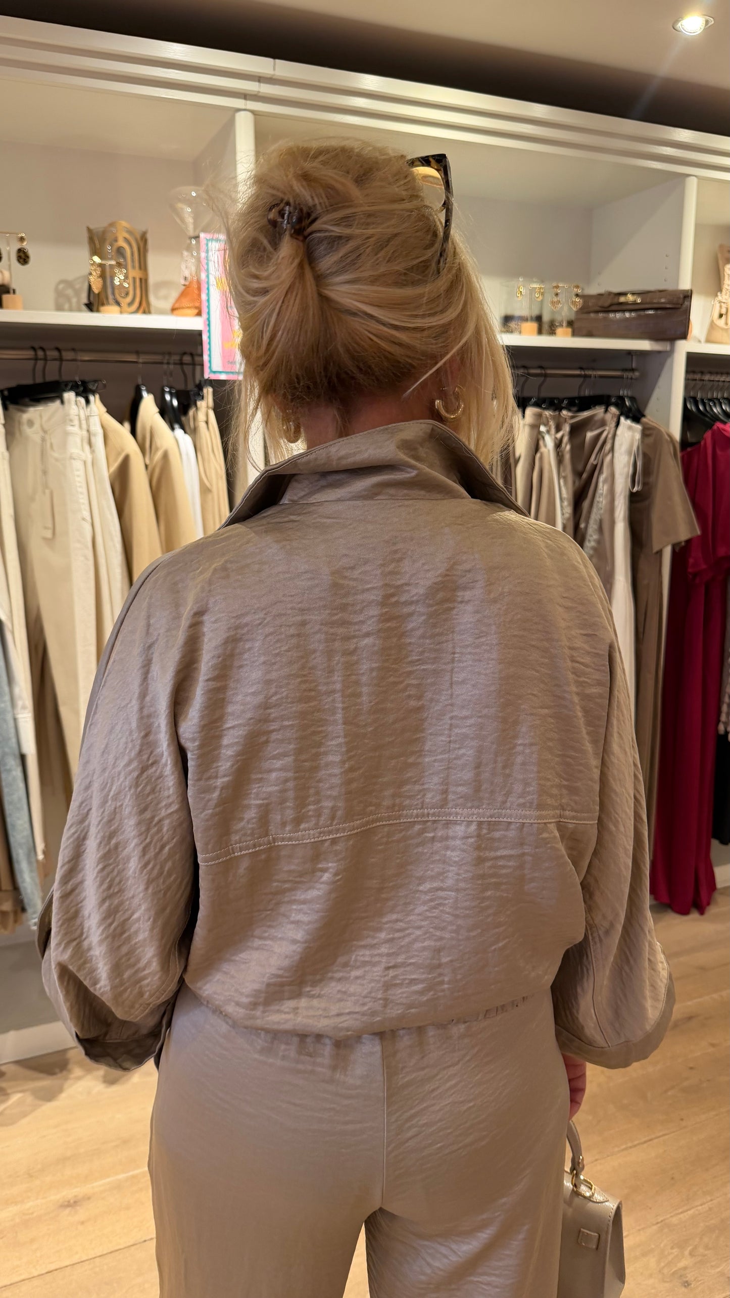 Set satin bomber