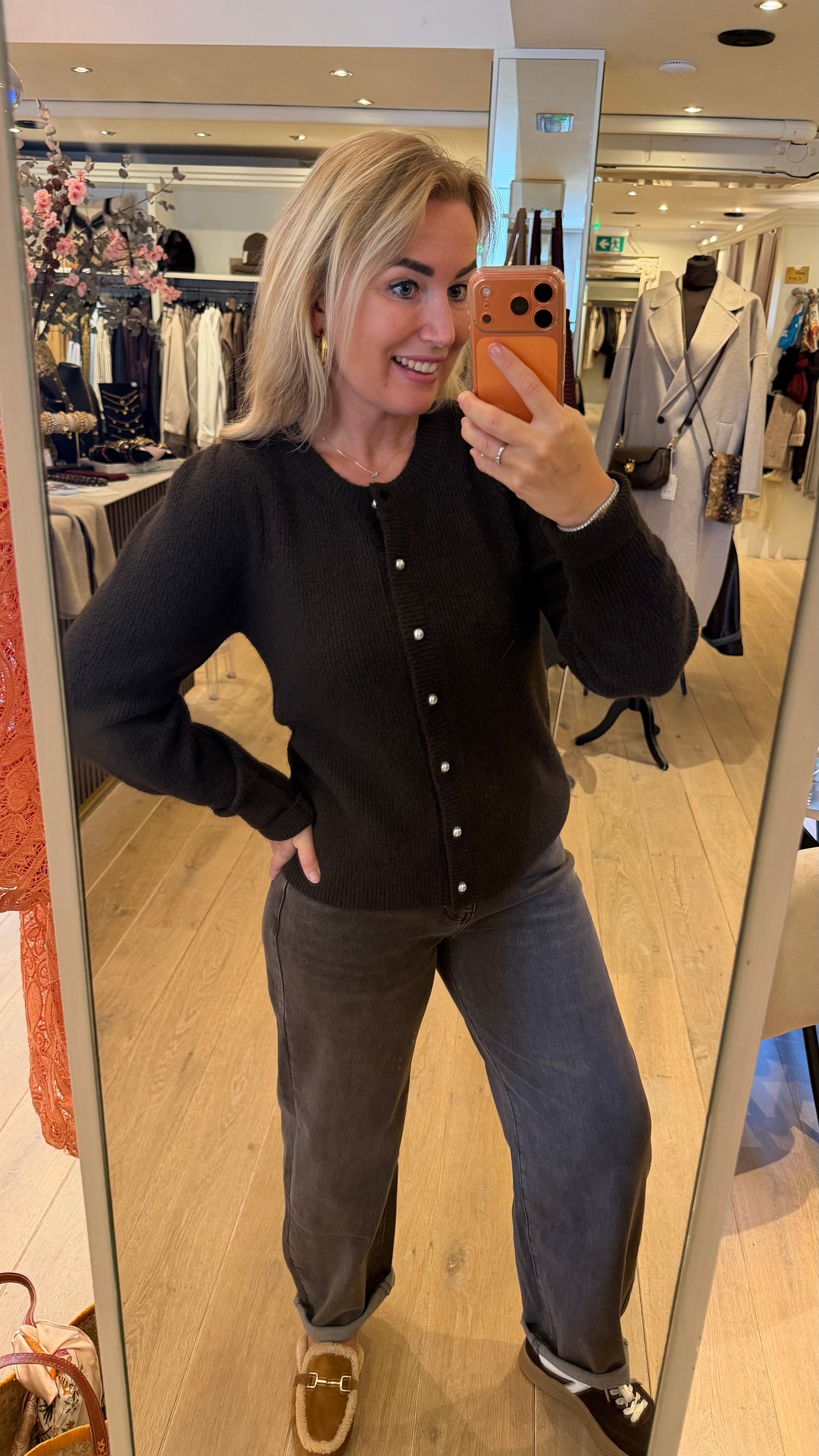Neo noir nuna knit