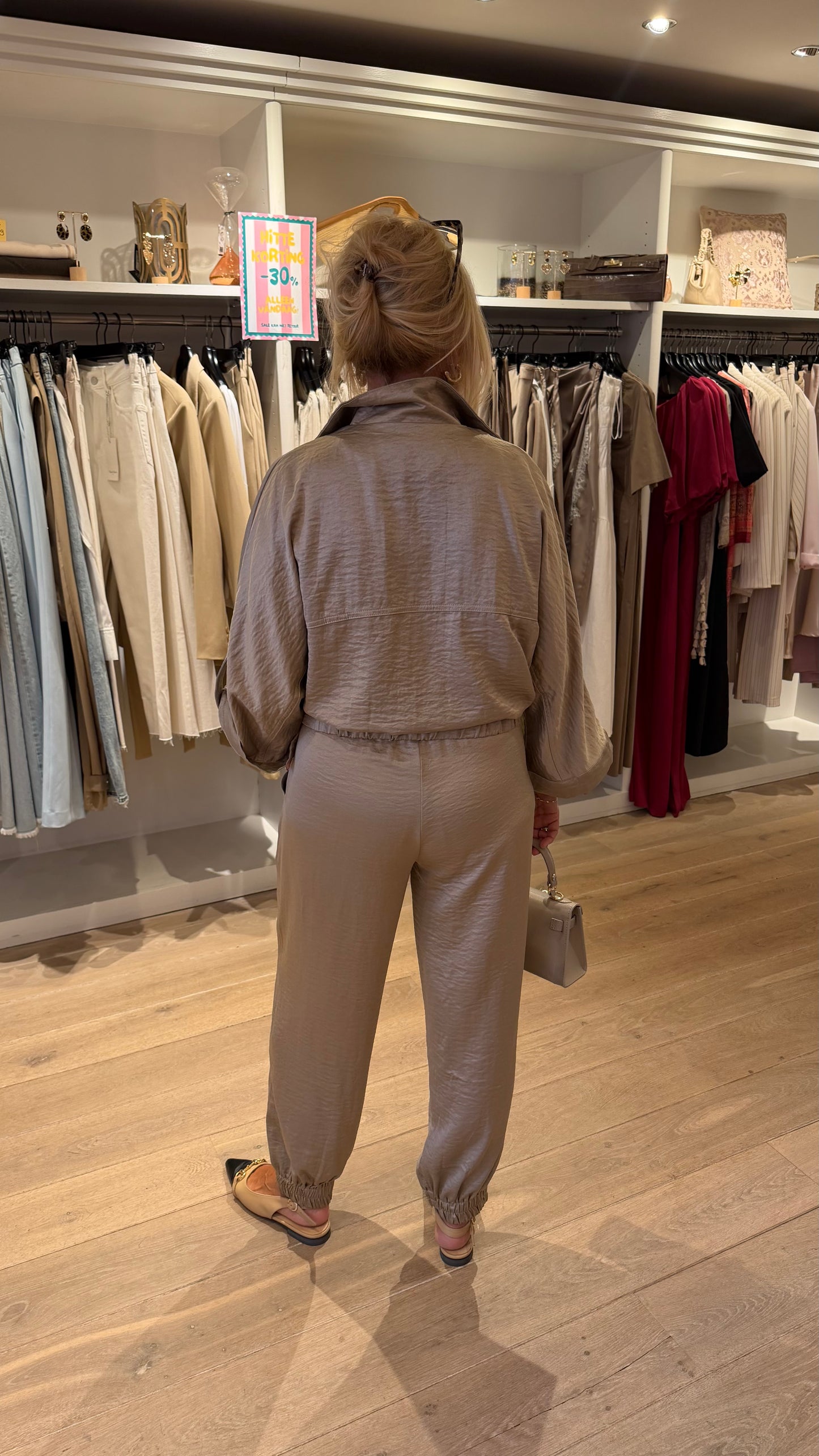 Set satin bomber