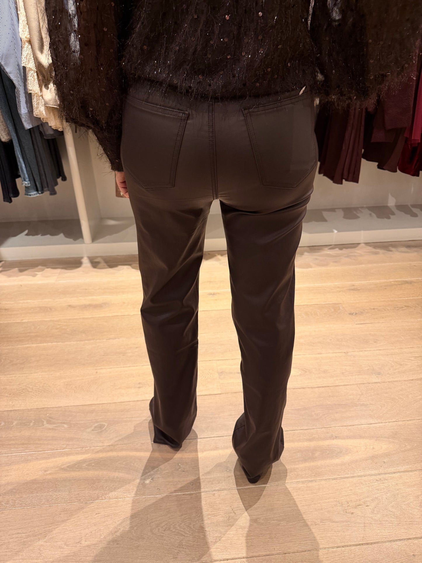 Broek leather look bruin