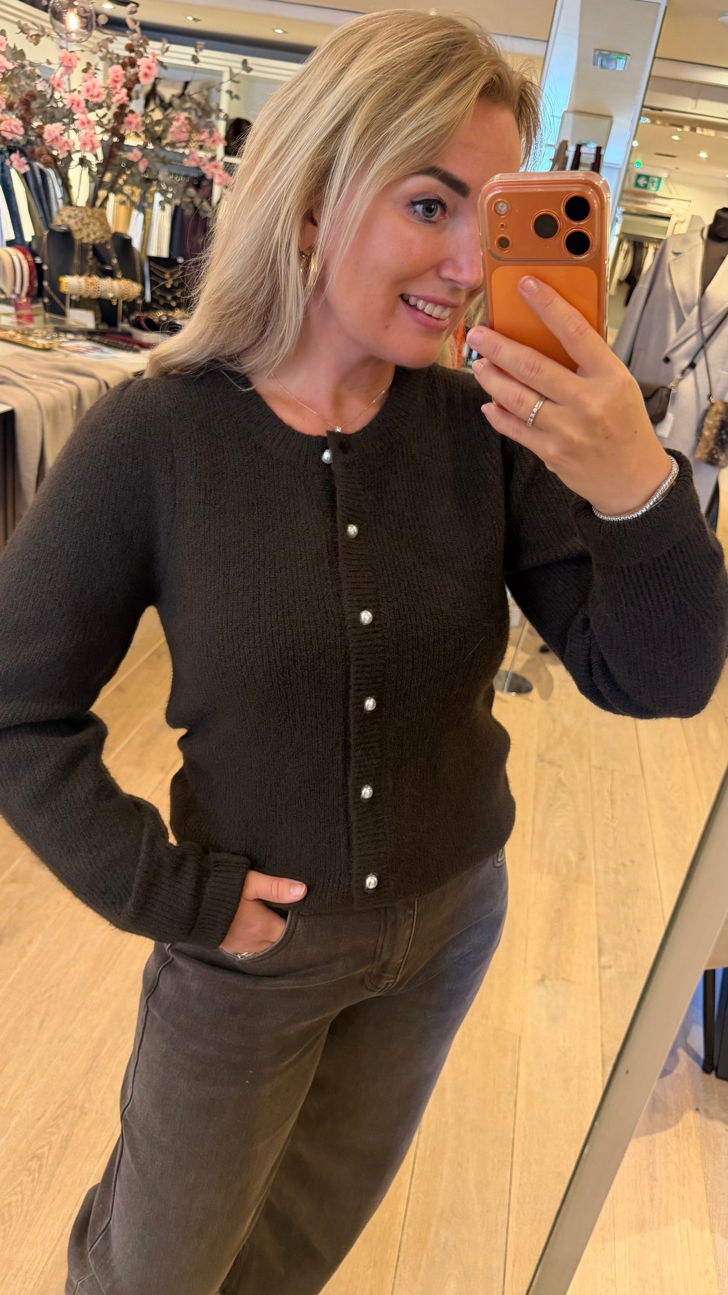 Neo noir nuna knit