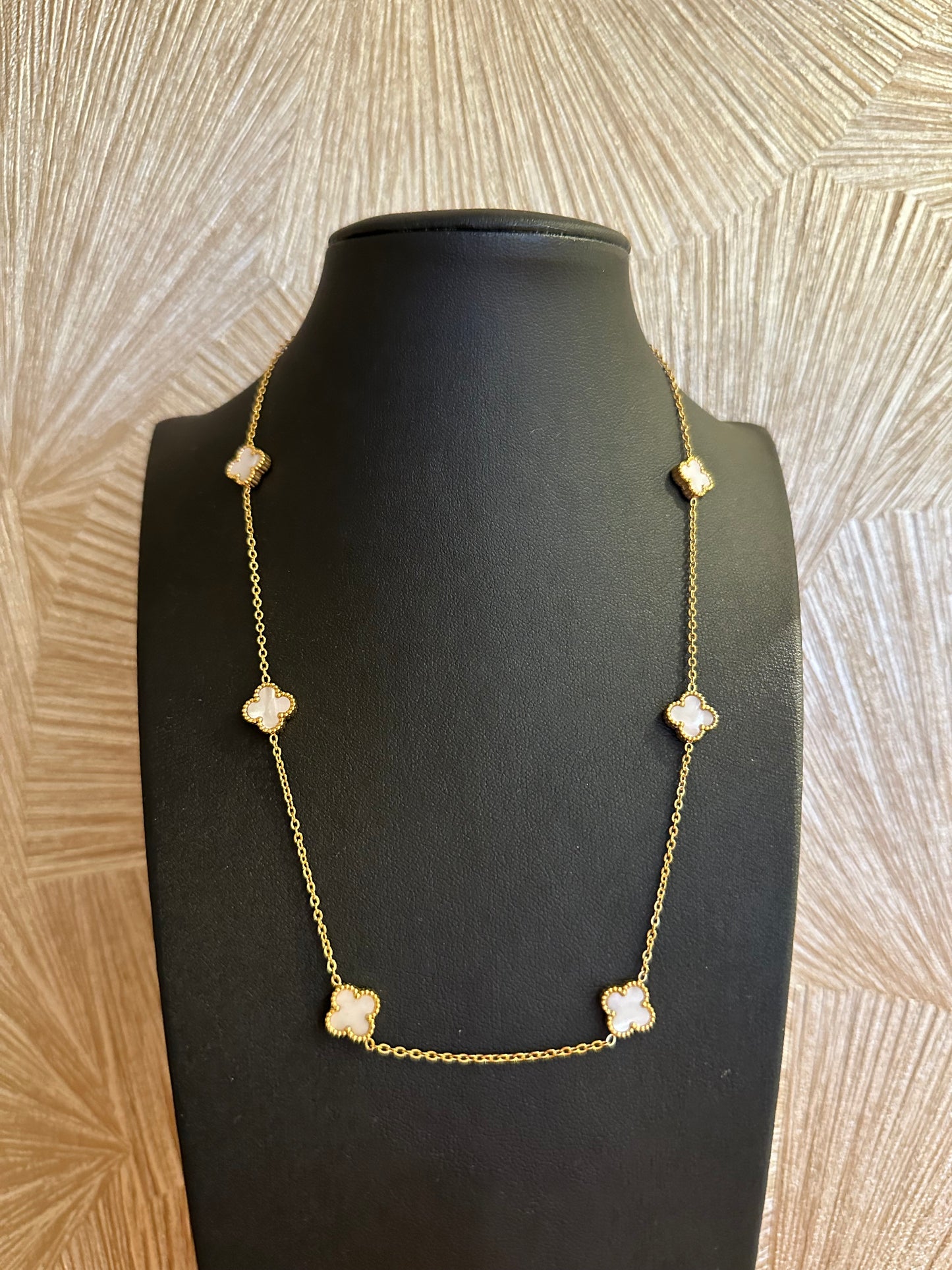 Ketting all over klaver wit