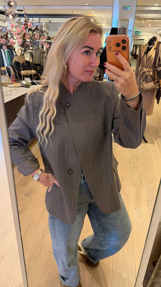 Neo noir nerine pinstripe blazer