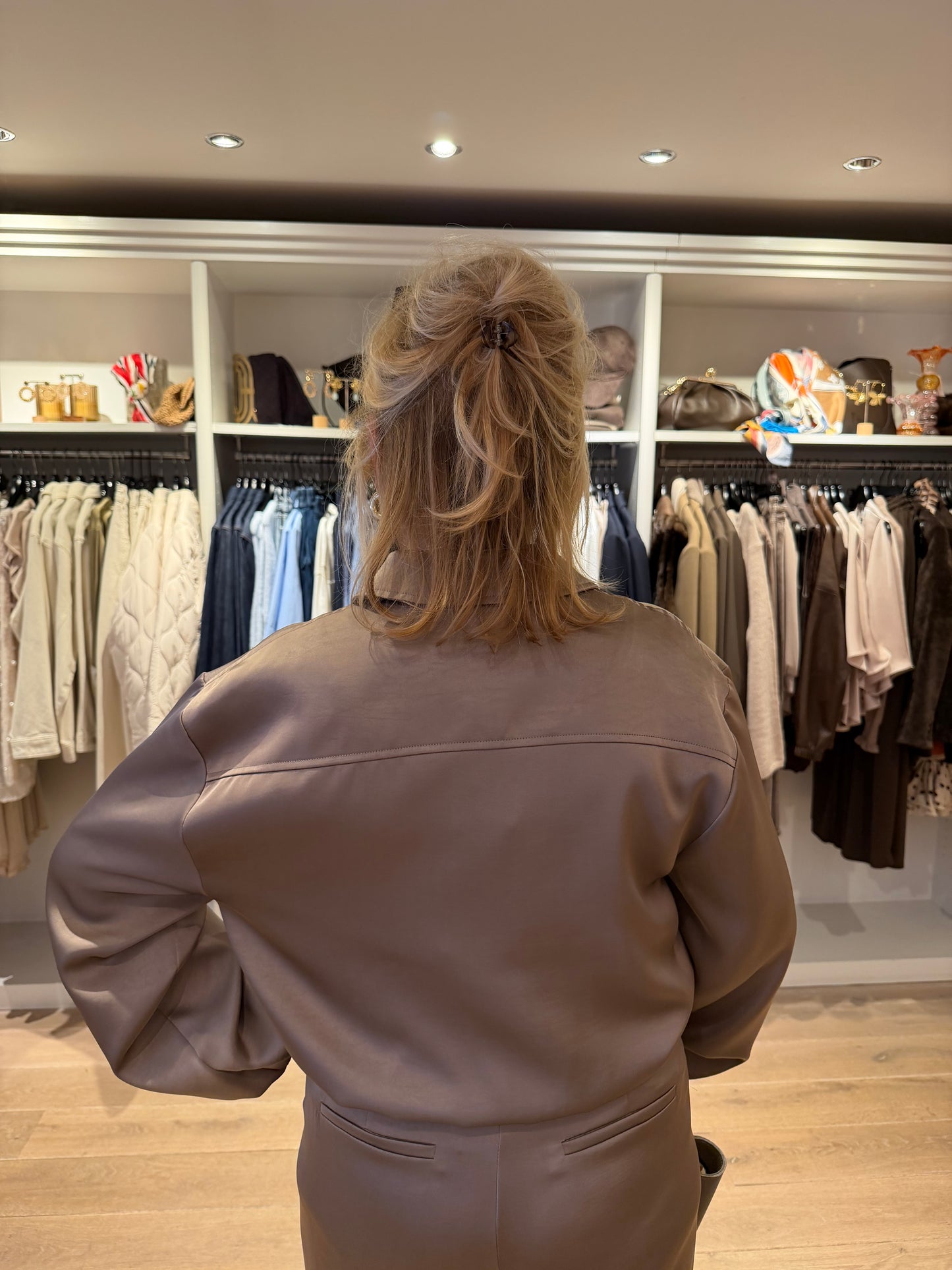 Neo noir bomber satin